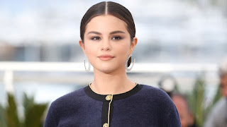 Selena Gomez has Millions of Followers but No Social Apps Installed in Her Mobile | Check Details