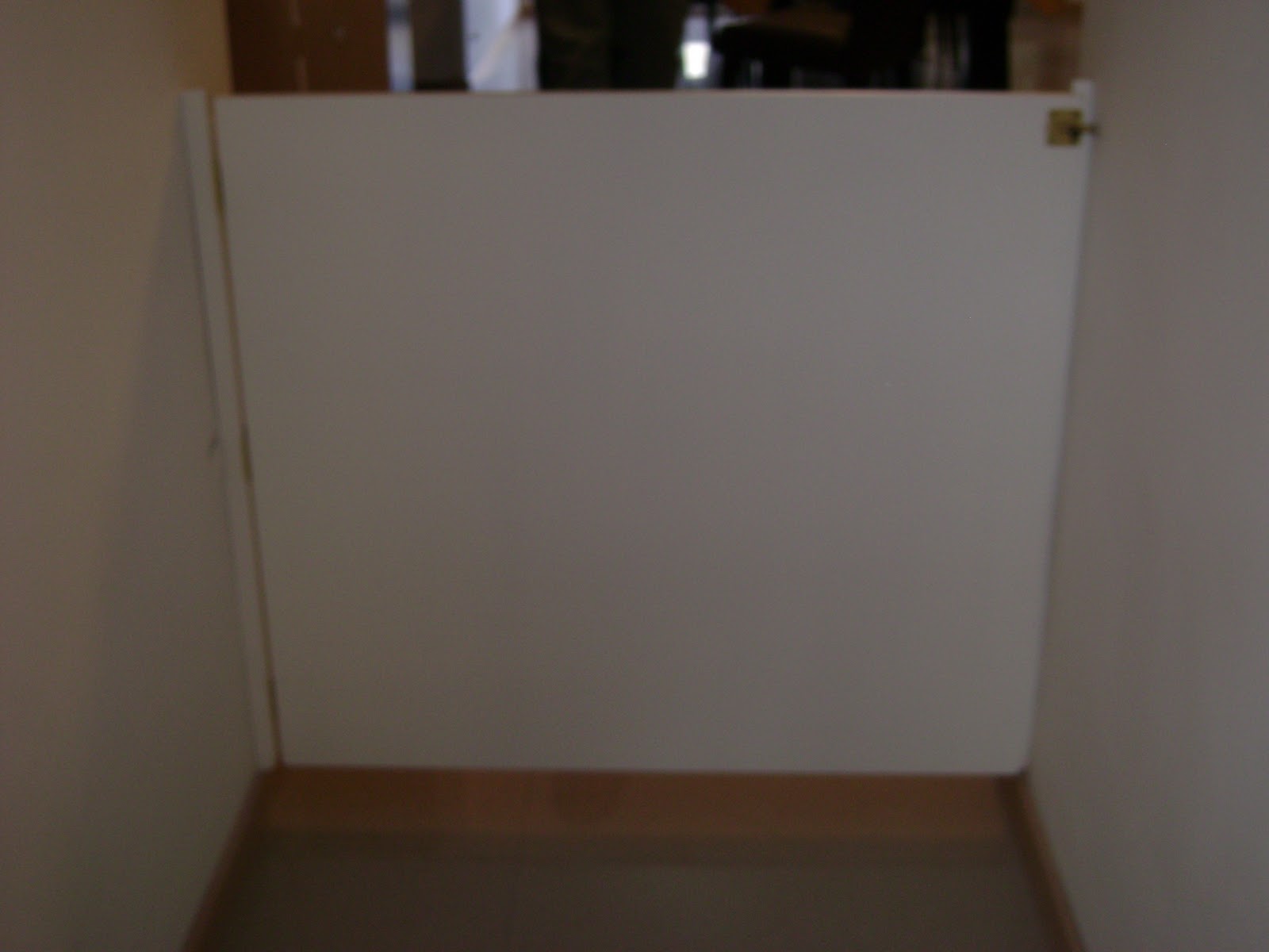 Muebles A Medida . Decocarpinteria.: PUERTA PARA PERROS