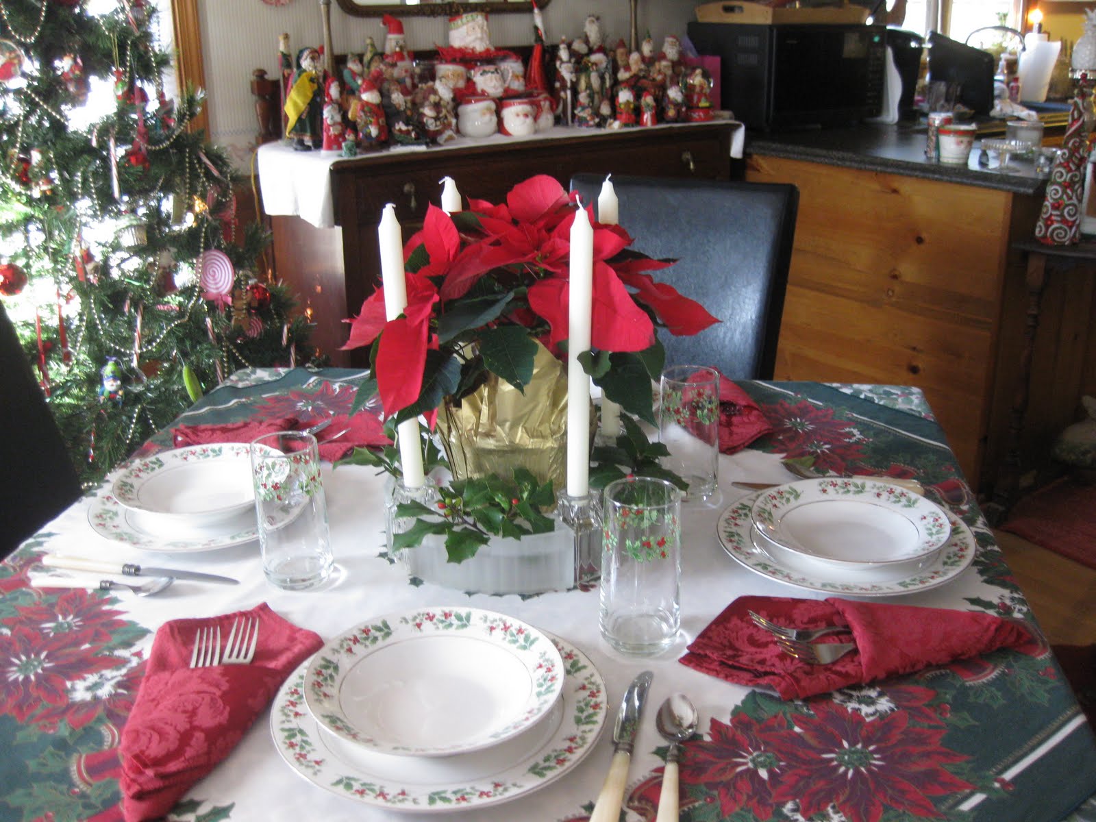 MidAtlantic Martha Traditional Christmas Tablescape