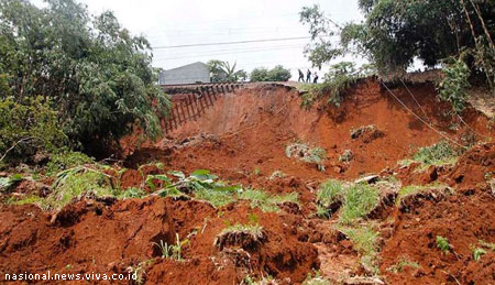 Tanah longsor karena ulah manusia