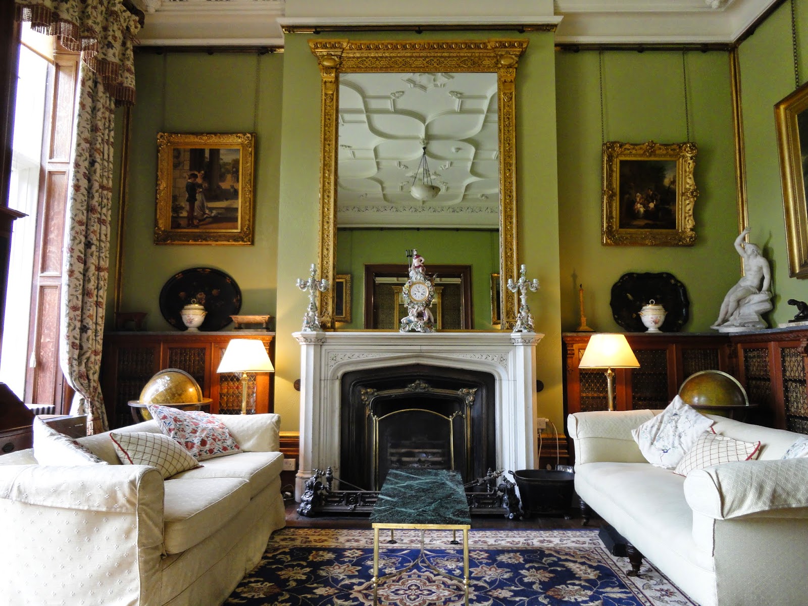 Roj Fashion & Lifestyle / Clubbing & Car Tunes The Heath House Off