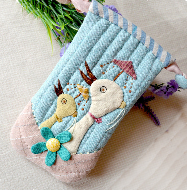 Quilted iPod/Phone Holder. Fabric Phone Case. Photo Sewing 