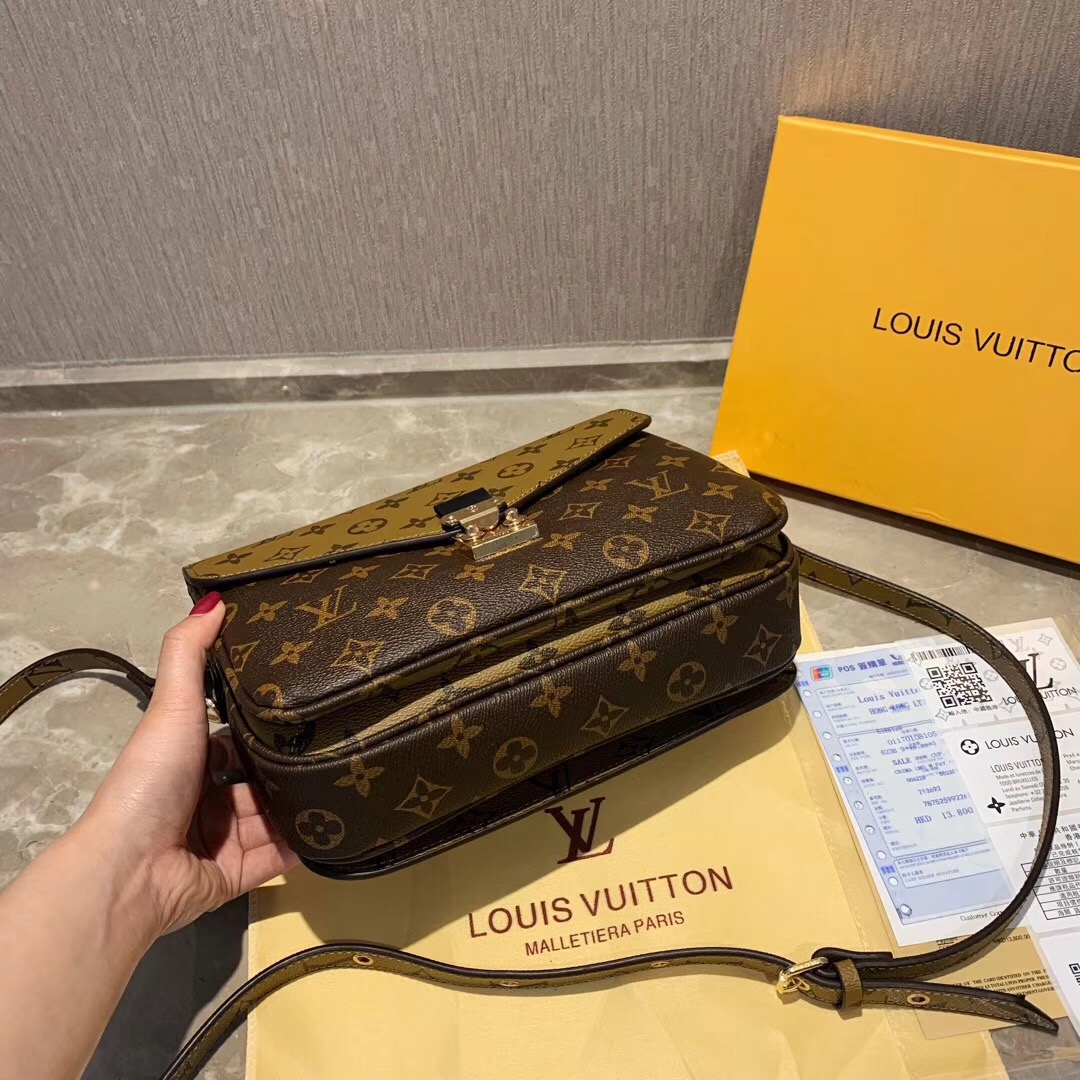 WE Do Love Luxury LOUIS VUITTON LV Pochette Metis Monogram (Reverse