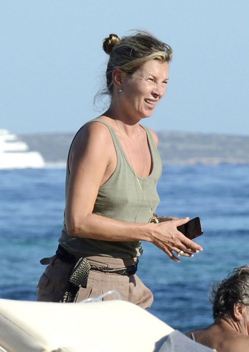 Super Model Kate Moss in Ibiza, Spain Monday (September 17)|Top