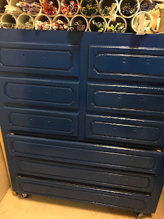 New to me dresser - no drawer pulls