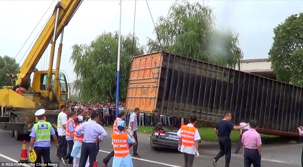Manny360 Photonews Woman Makes Miraculous Escape After Giant Container Crushes Her Car 