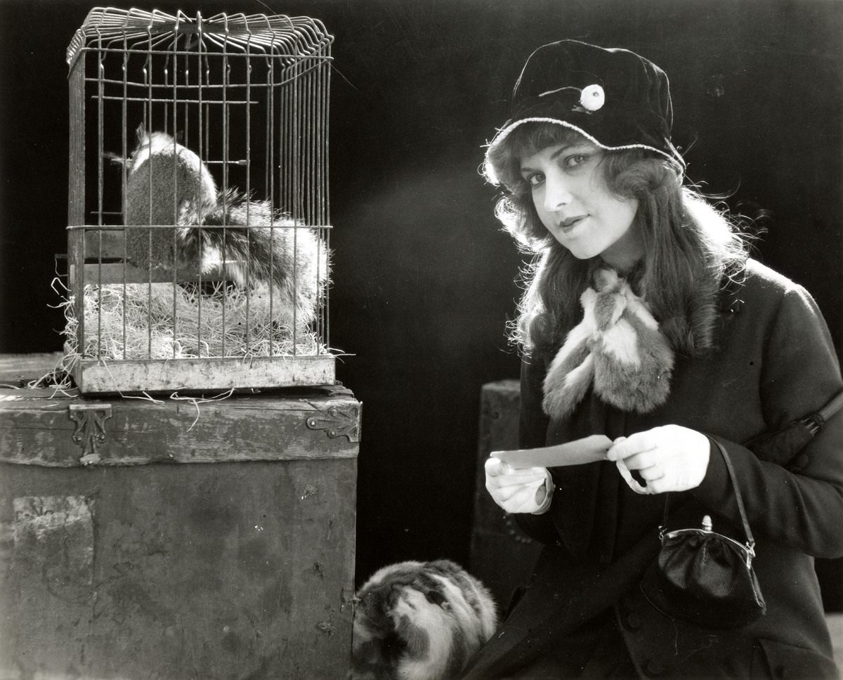 Here's a Collection of 17 Weirdest and Funniest Vintage Photos You’ve