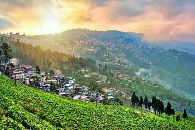 darjeeling is a tourist destination in which state