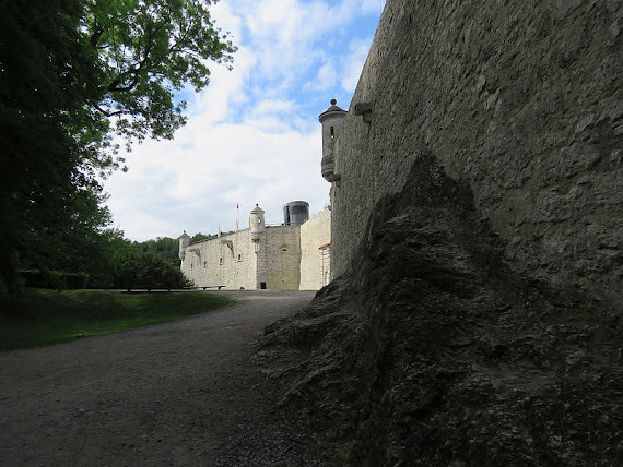 Mur kurtynowy mur