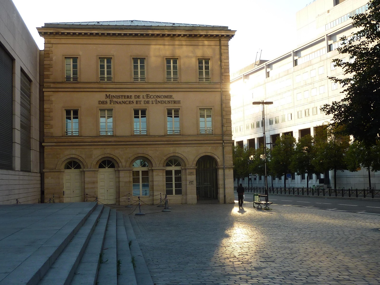 « Le mur murant Paris, rend Paris murmurant » Parisienne Curieuse « Le mur murant Paris, rend Paris murmurant » Parisienne Curieuse
