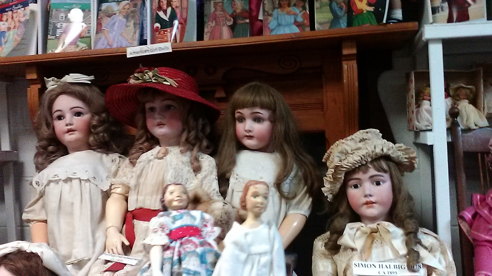 Pioneer Hitty's A visit to the doll museum