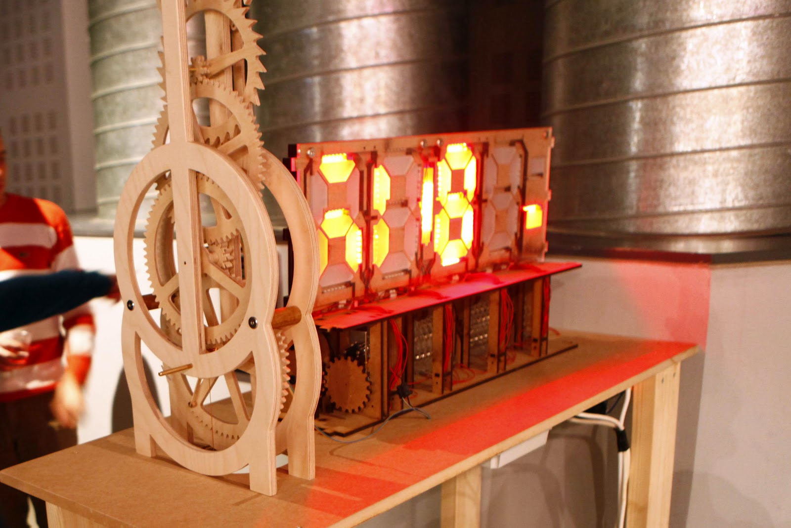 עיצוב מחשבות: Analog Clock in a Digital World
