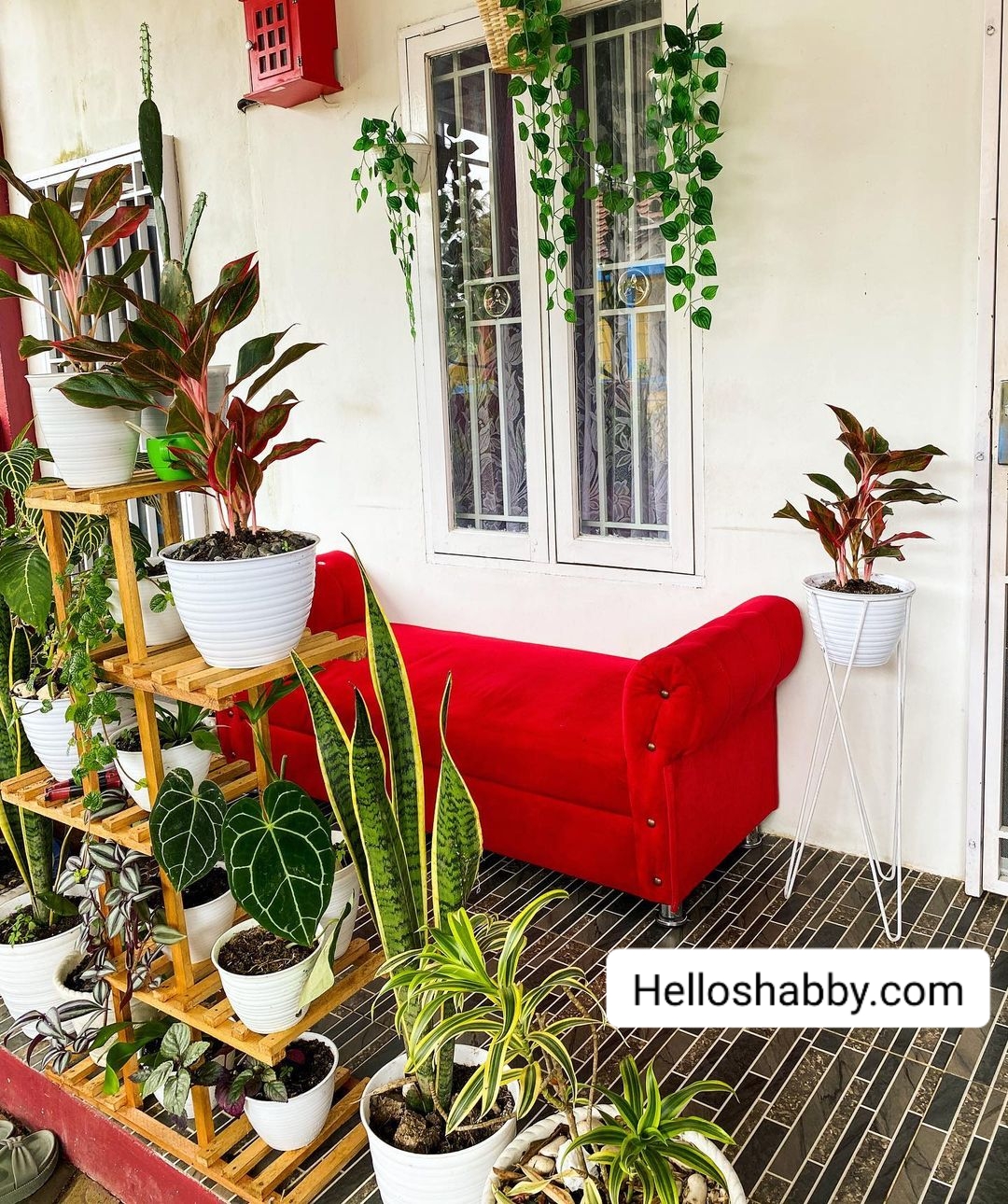 Berikan Suasana yang Berbeda dengan 6 Desain Bangku Taman Teras Cantik