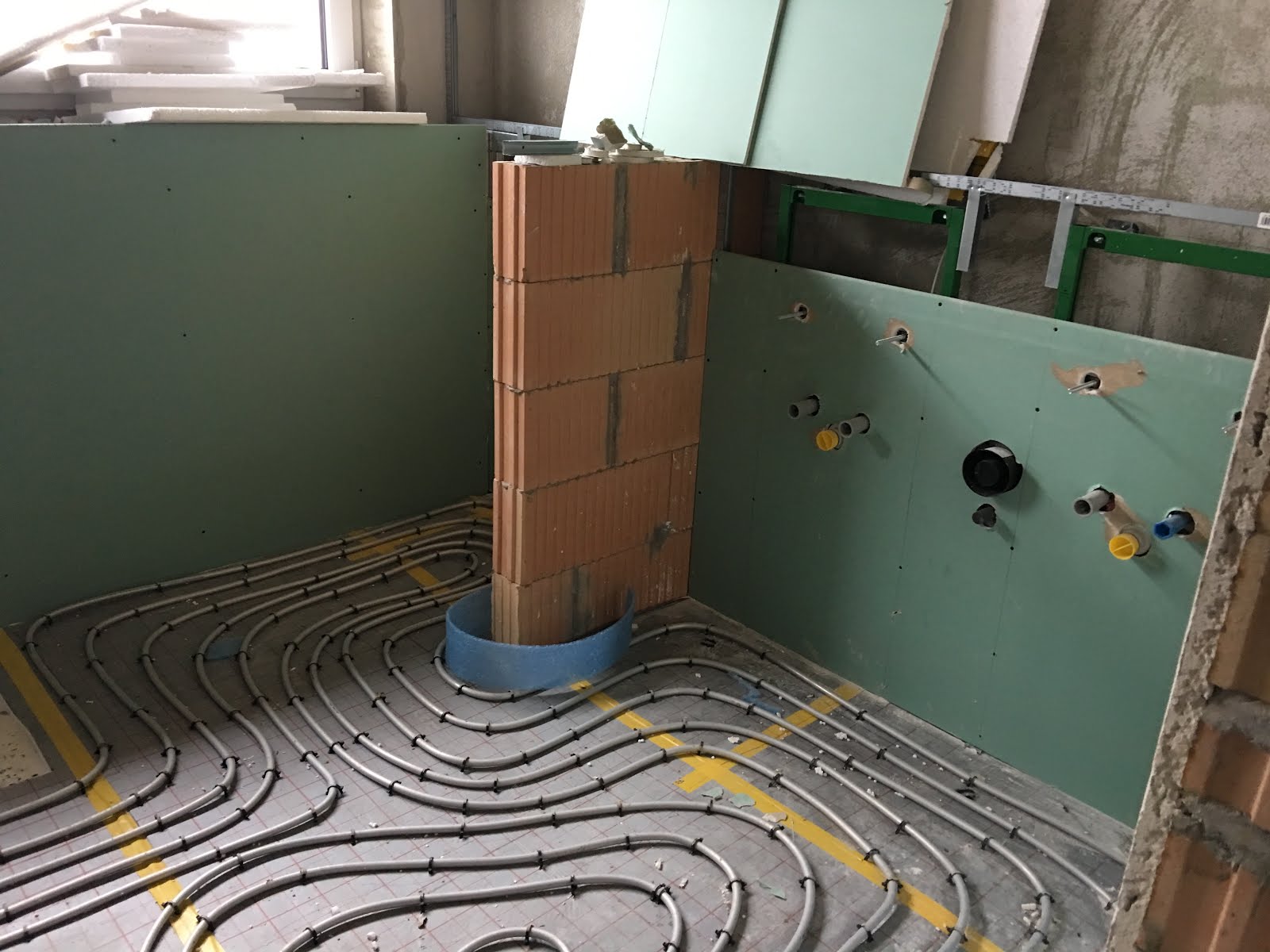 Fußbodenheizung selbst verlegen in Eigenleistung | Bauen und so