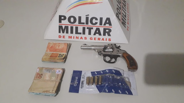 MONTE CARMELO: Polícia Militar prende autor por posse de arma de fogo em Monte Carmelo MONTE CARMELO: Polícia Militar prende autor por posse de arma de fogo em Monte Carmelo