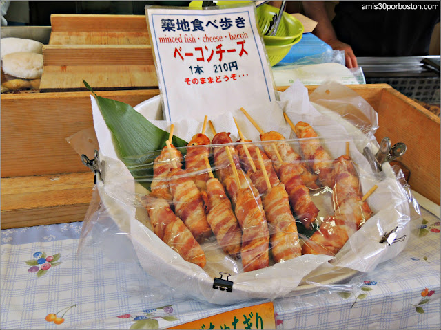 Brochetas en el Mercado de Pescado de Tsukiji, Tokio