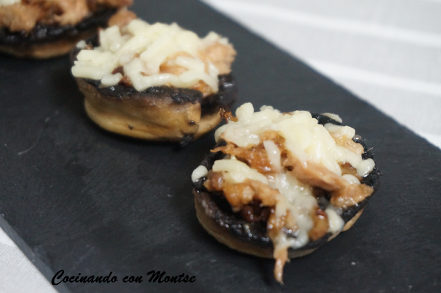 Champiñones rellenos de atún y queso