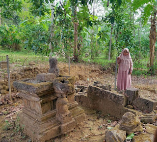 Mengamati Lingga dan Yoni Nglimut Cagar Budaya Kendal
