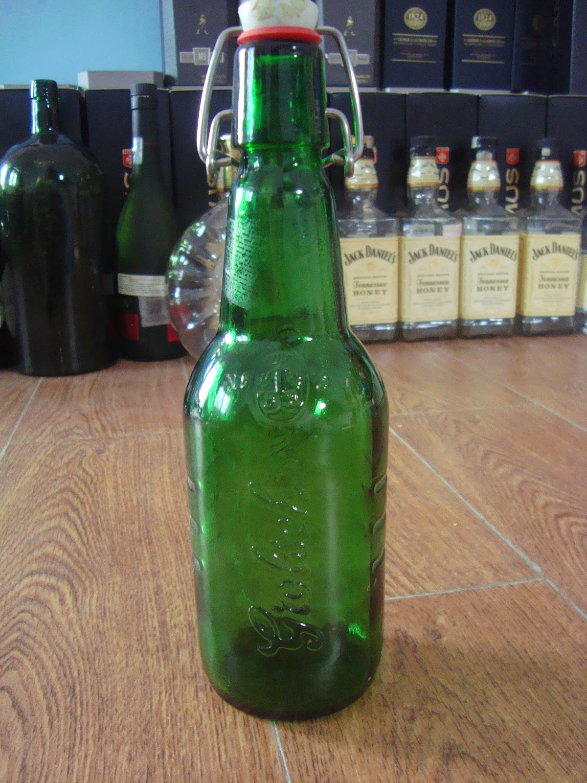 Botol bekas minuman keras,botol antik,botol unik botol 
