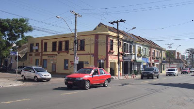 Avenida Doutor Carlos Barbosa, esquina com a Rua José de Alencar