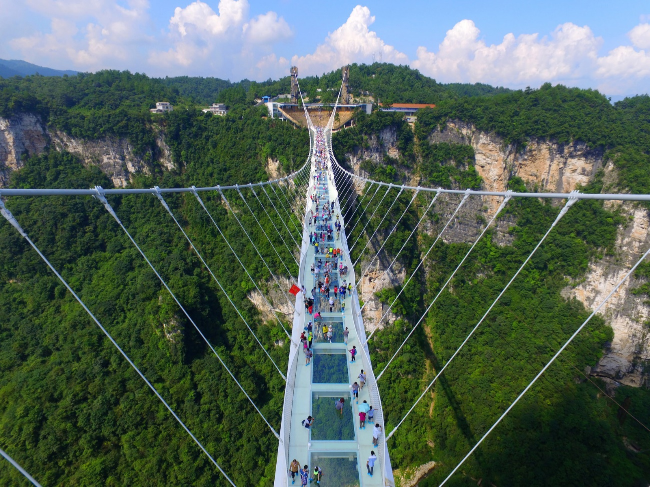 Conheça a Ponte de Zhangjiajie, a