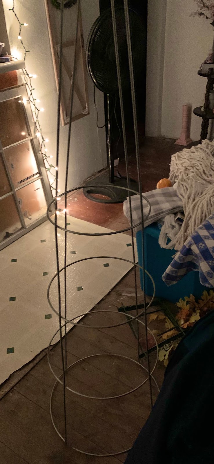 Diy Tomato Cage Gnome / Make Festive Tomato Cage Yard Gnomes for