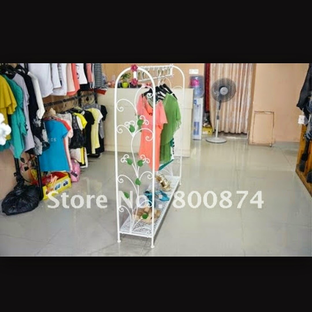 HANGER ZA NGUO....KWA MADUKA YA NGUO.... ILA HATA NYUMBANI...ZINAFAAA...KWA MAHITAJI WASILIANA