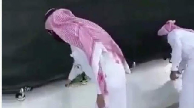 Pelaku Bakar Diri di Ka`bah Tertangkap, Penuturan Sang Ibu Malah Sebaliknya! Pelaku Bakar Diri di Ka`bah Tertangkap, Penuturan Sang Ibu Malah Sebaliknya!