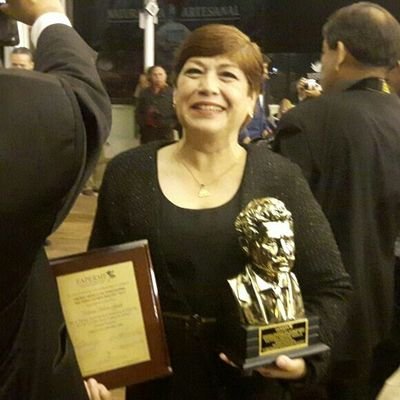 Victoria Falcón Aguila en la entrega del premio FAPERMEX 2017