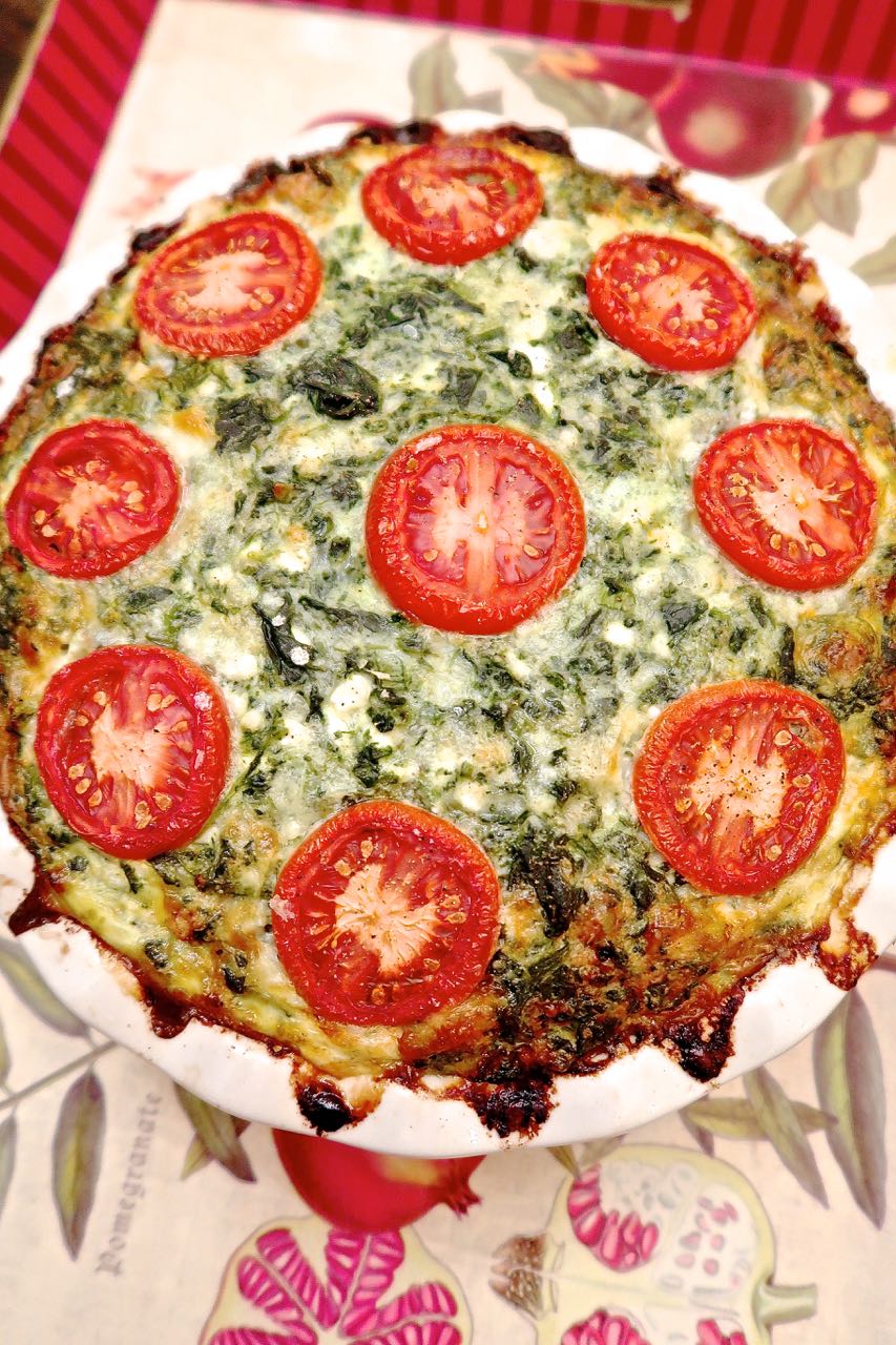 Scrumpdillyicious: Crustless Cheddar & Spinach Quiche with Tomato