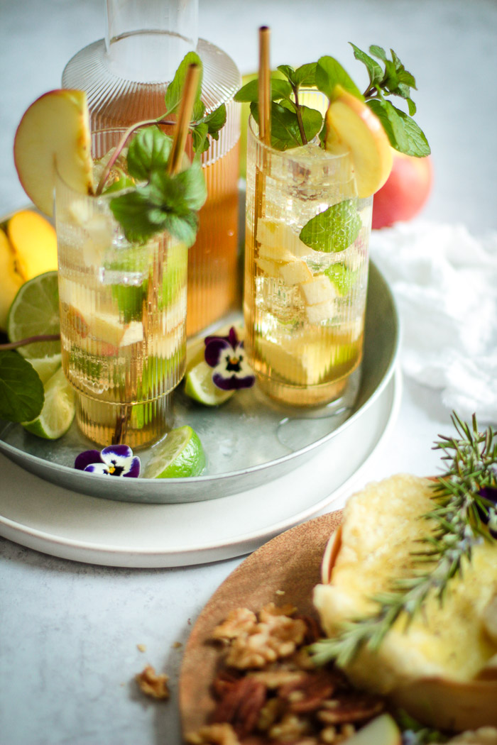Die Glücklichmacherei: Cheers! 〖alkoholfreier Mojito mit Ofenkäse &amp; Apfel〗