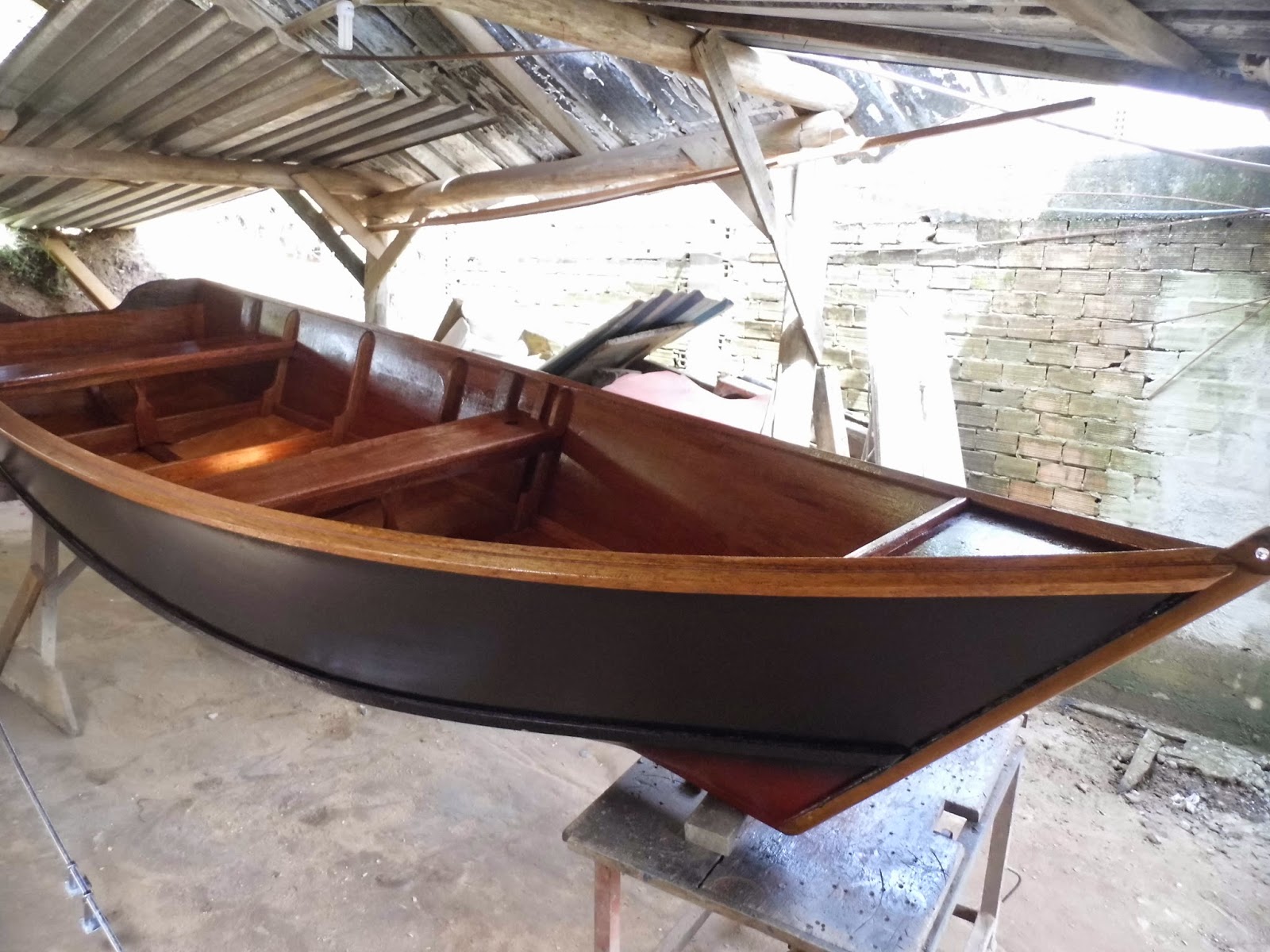 Fabricação Artesanal de Barcos de Madeira em Jonville/SC : Barco em ...