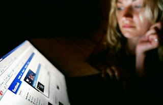 Έλεγχος λογαριασμών Facebook και Blogs για Αντιαμερικανική Προπαγάνδα