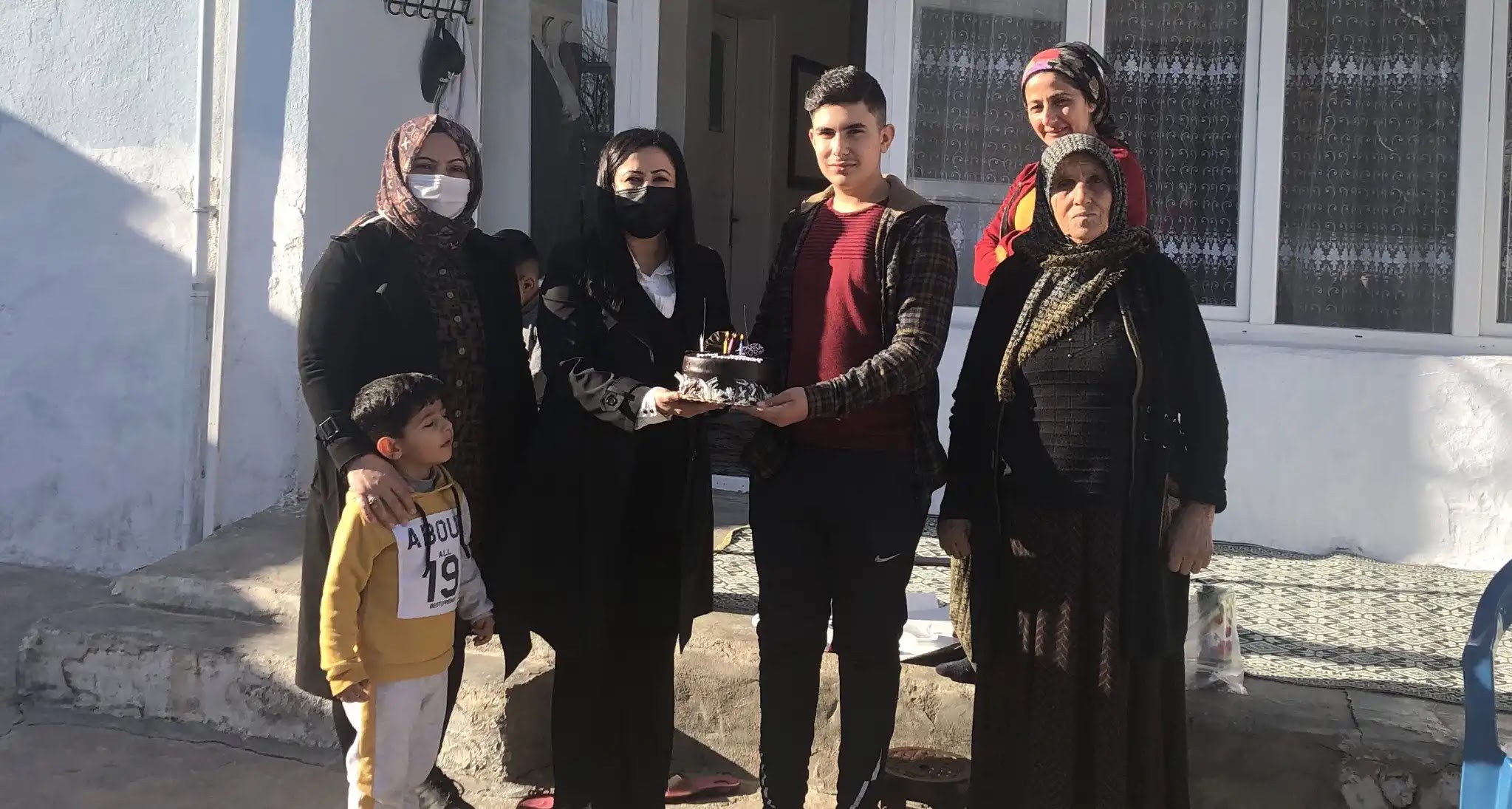 Kara, Gönüllere dokunmaya devam ediyor