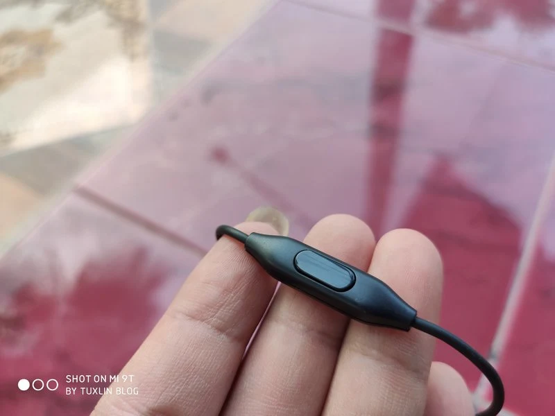 Desain Xiaomi Mi In-Ear Headphones Basic