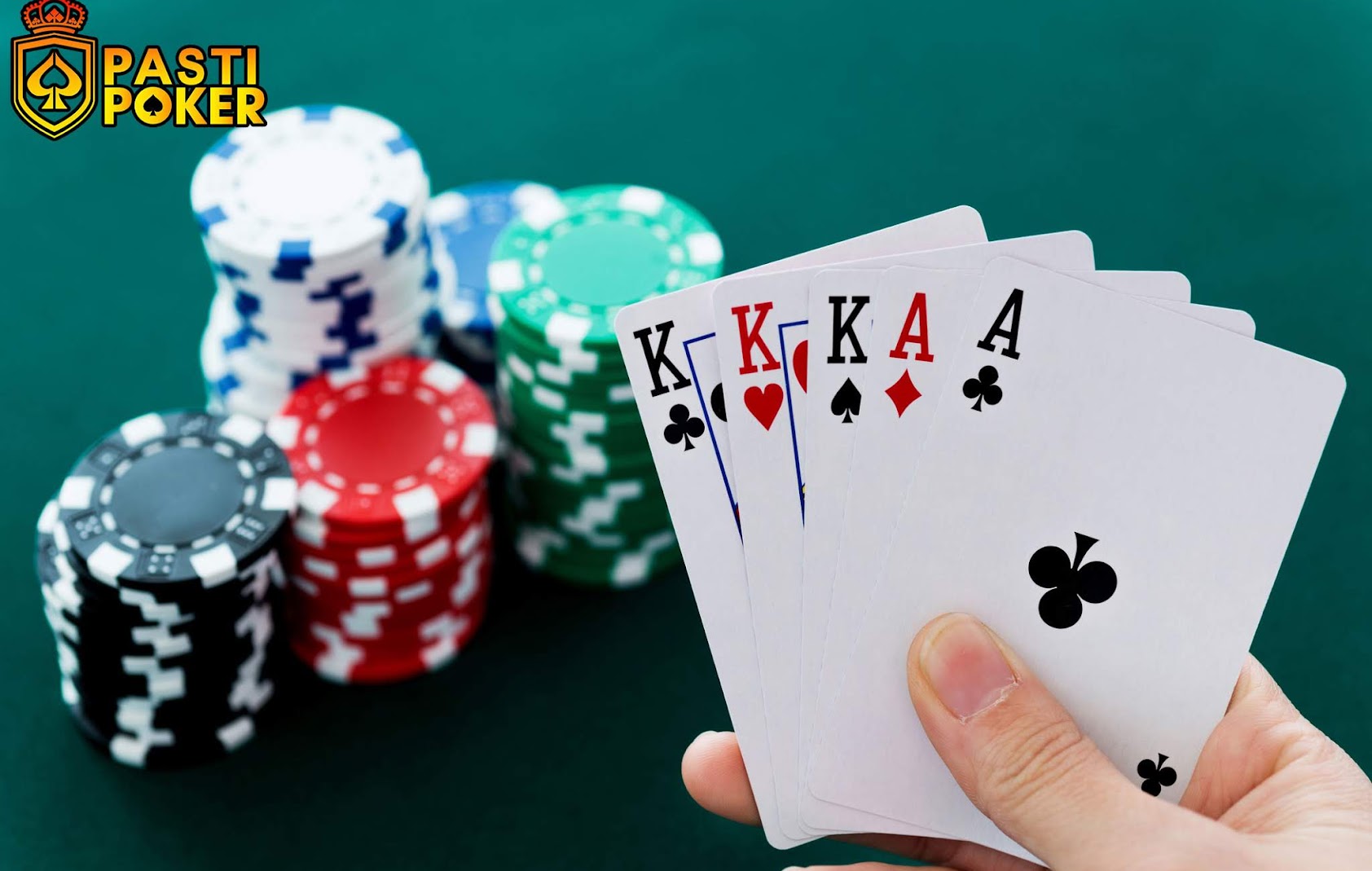 Mengapa Banyak Yang Bermain Poker Online