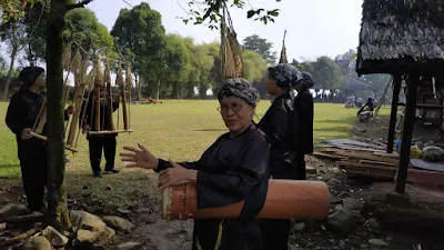 carita kampung budaya sindang barang harga paket kampung budaya sindangbarang makalah kampung budaya sindangbarang kampung sindang barang dalam bahasa sunda nyusun karangan bahasan kampung budaya sindangbarang kampung budaya sindangbarang dalam bahasa sunda kampung budaya sindang barang dijual nyusun karangan bahasan kampung budaya sindangbarang bahasa sunda