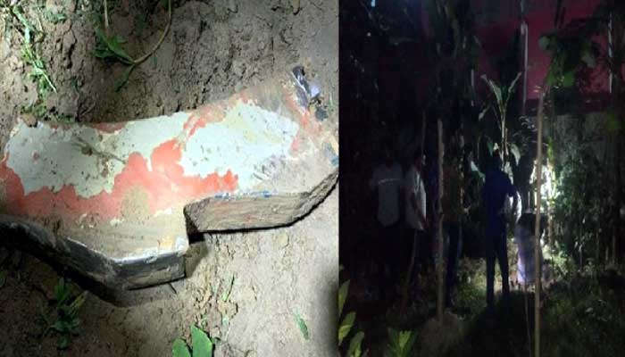 Sitakundu 50 kg of iron in pieces on the ground from the sky! সীতাকুন্ডে ৫০ কেজি লোহার খণ্ড আকাশ থেকে মাটিতে!