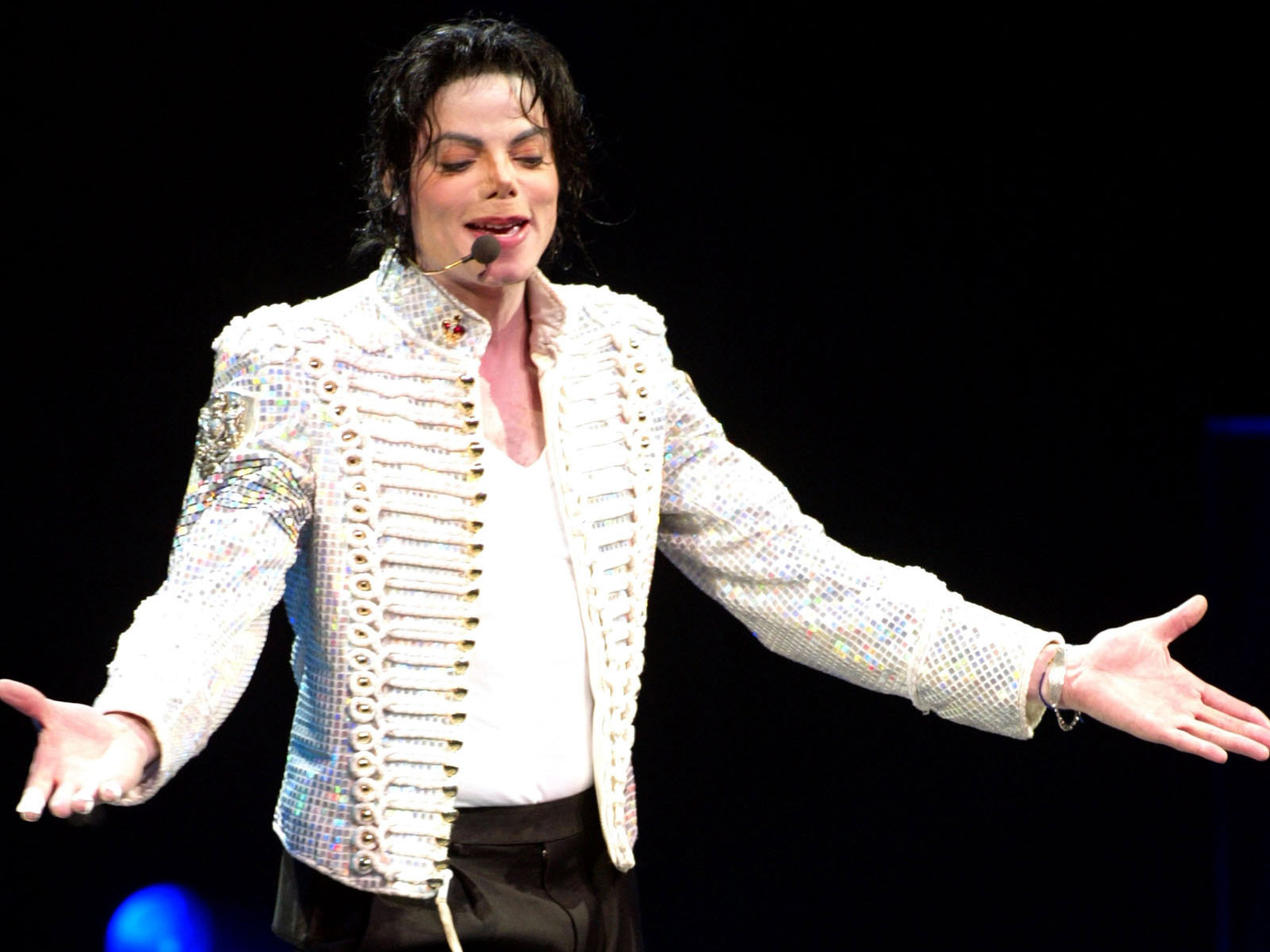 http://1.bp.blogspot.com/-5FcBwWM2BxY/T6mRh2WoyMI/AAAAAAAABkE/p_8cYX5Prdg/s1600/The-best-top-desktop-michael-jackson-wallpapers-12.jpg