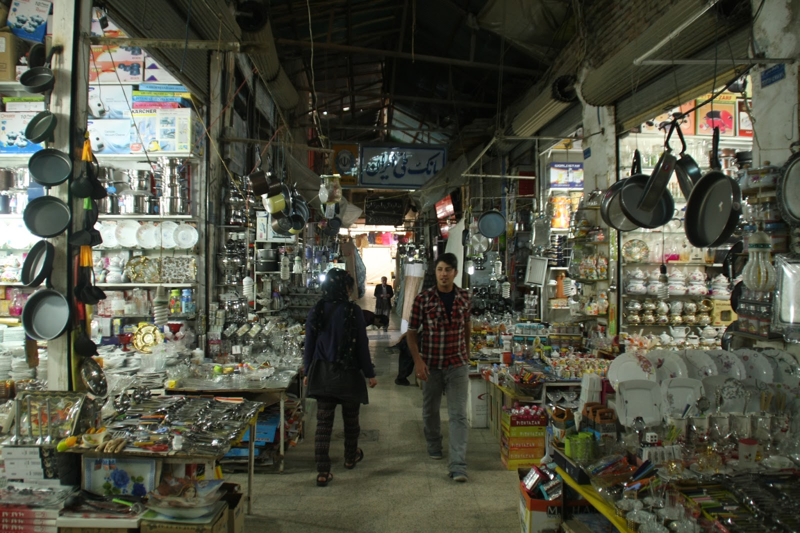 G2DOKKAWANDERLUST サナンダジュのバザール