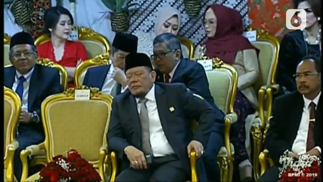 La Nyalla Tidur di Pelantikan Jokowi, Netizen: Gimana Mau Ngerangkap PSSI La Nyalla Tidur di Pelantikan Jokowi, Netizen: Gimana Mau Ngerangkap PSSI