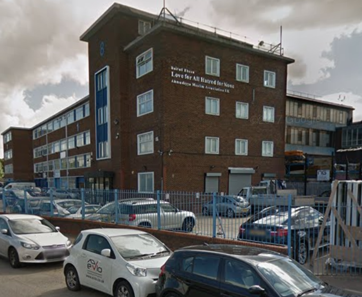 AHMADIYYA MOSQUE: Baitul Ehsan Mosque - Mitcham, UK