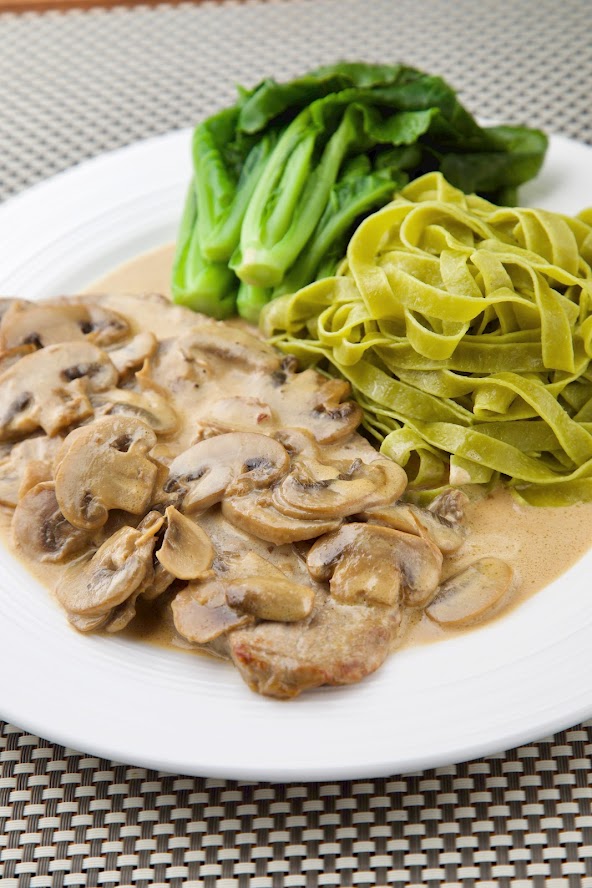 OISHII! Veal a la Creme aux Champignon
