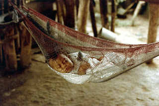 Ini ou rede de dormir: um utensílio que se tornou símbolo de brasilidade Foto David Mark por Pixabay - Matéria Ini ou rede de dormir - BLOG LUGARES DE MEMÓRIA