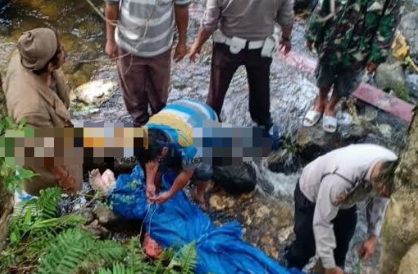 Jenaxah korban saat dievakuasi. Jenaxah korban saat dievakuasi.