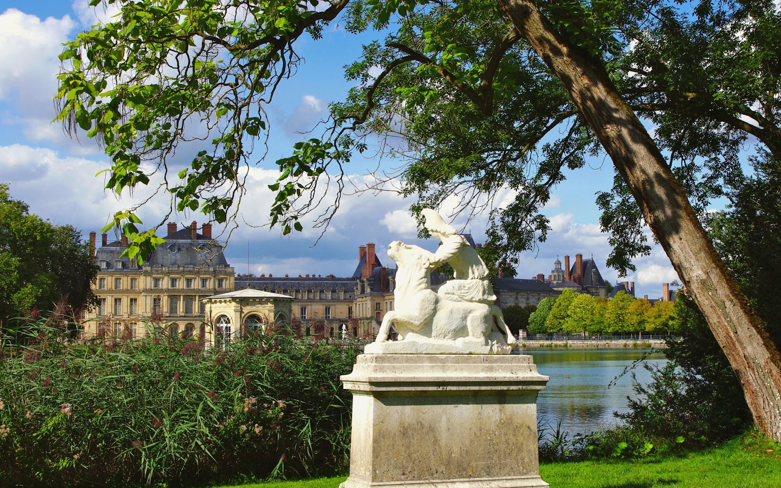 Travel & Adventures Fontainebleau. A voyage to Fontainebleau, Îlede