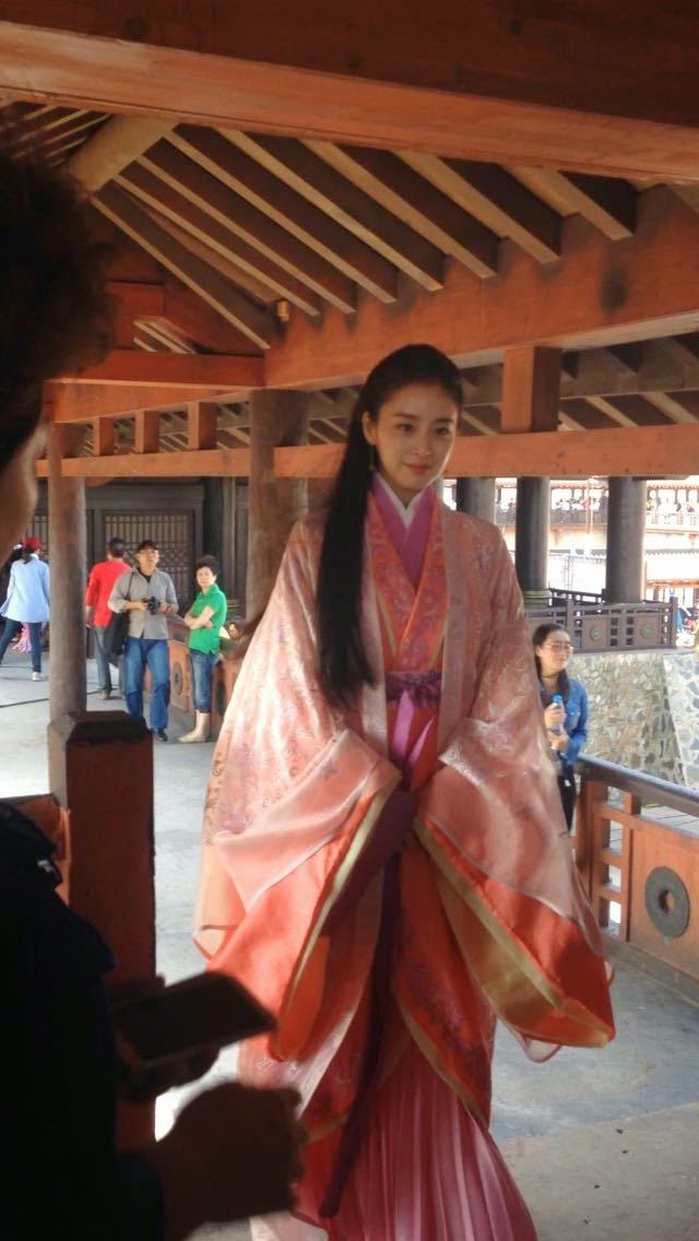 진정한 리즈갱신..김태희 어제자 직찍미인도