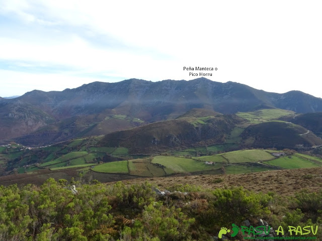 Dolmen de Merillés: Peña Manteca desde Alto de Reigada