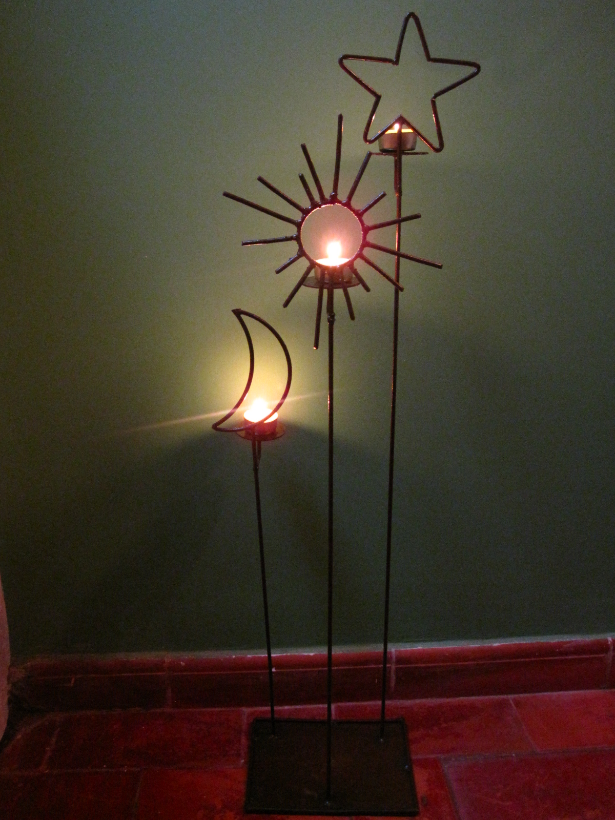 MARTINA FIERRO (cosas de hierro): CANDELABRO SOL-LUNA-ESTRELLA