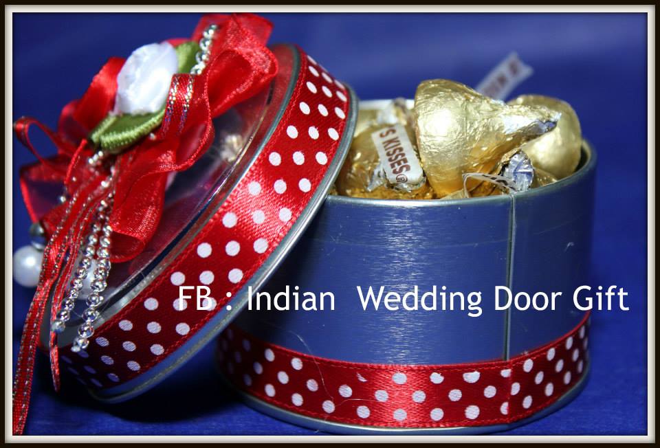 Indian Wedding Door Gift Round Silver Tin With Clear Lid No 3